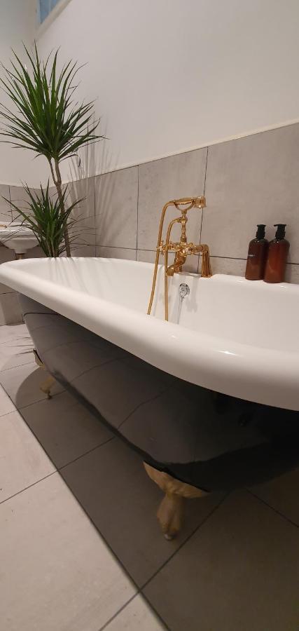 Elegant 5 Bed 4 Bath 'Vogue House' Parisian Style Home 马盖特 外观 照片
